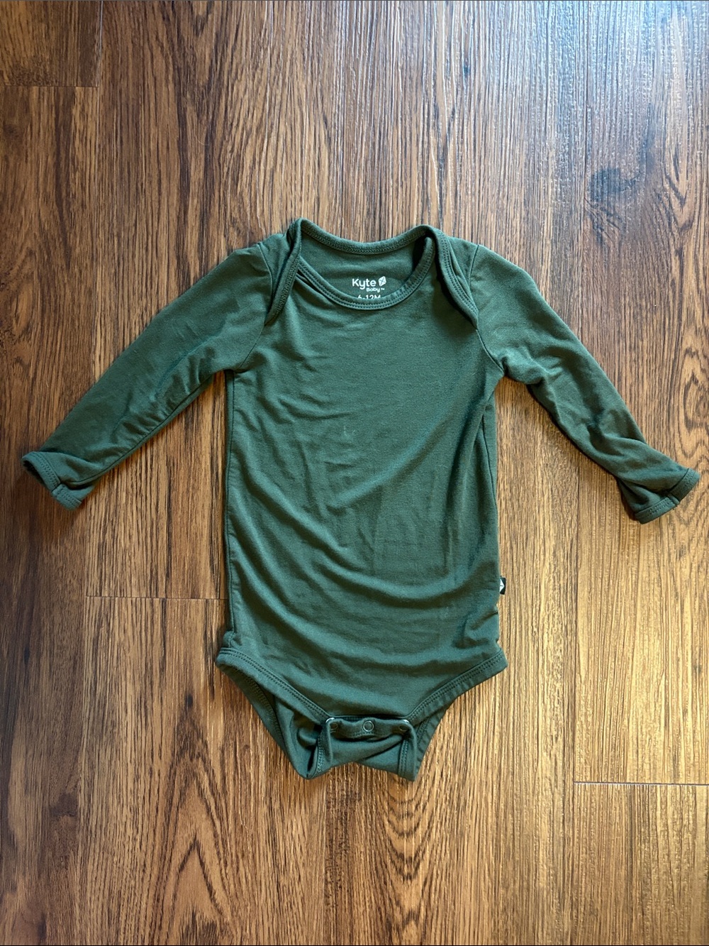 Kyte BABY 6-12m onesie